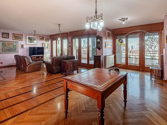 Appartamento con 5 locali in vendita in Via Antonio Tolomeo Trivulzio, Milano