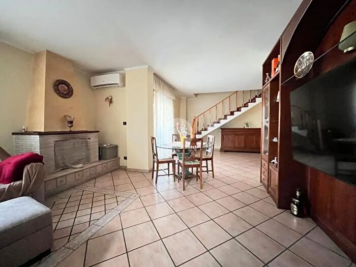 Appartamento trilocale in vendita in Via Spazzilli, Giugliano In Campania