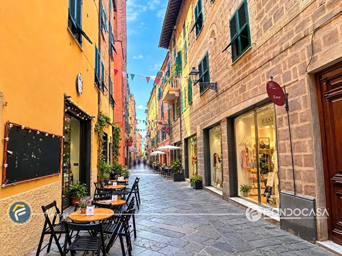 Appartamento bilocale in vendita in Via Medaglie d'Oro, Albenga