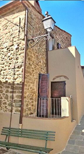 Appartamento trilocale in vendita in Scansano