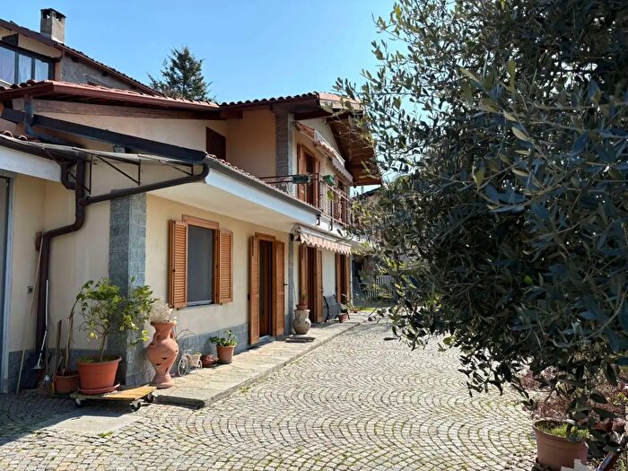 Casa con 6 locali in vendita in Via Giorgio Davico, Pinerolo