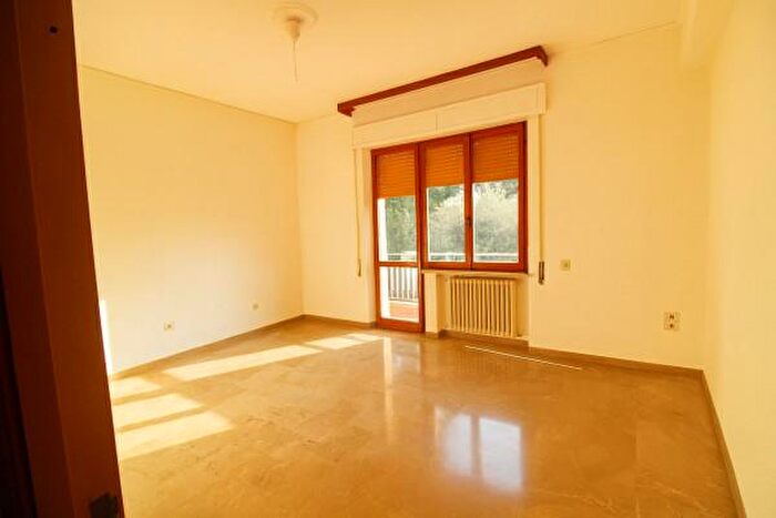 Appartamento con 5 locali in vendita in Via Carlo Crivelli, Jesi