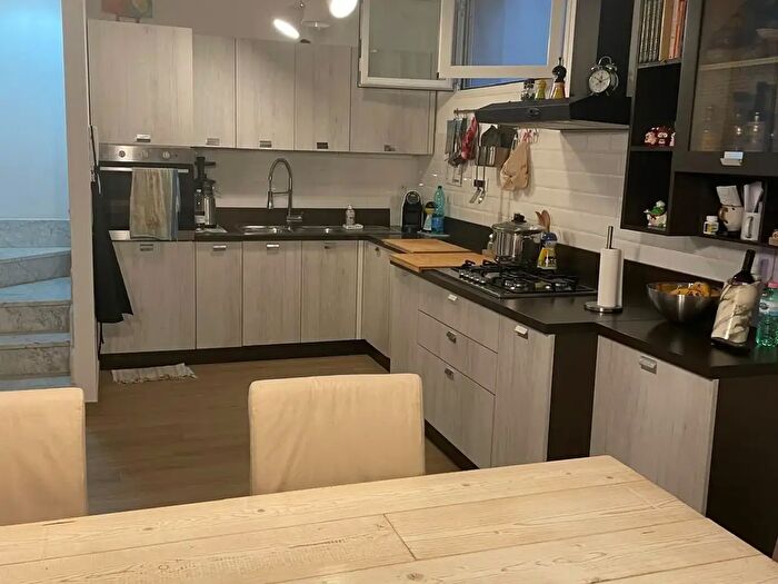 Casa con 7 locali in vendita in Carrara