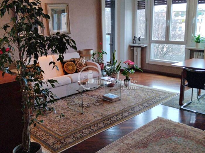 Appartamento trilocale in affitto in viale PAOLO ONORATO VIGLIANI, Monte Rosa Lotto, Milano