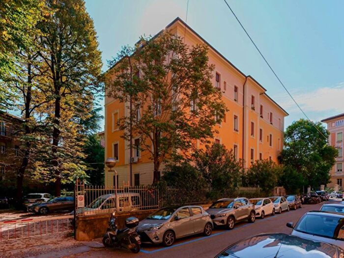 Appartamento con 5 locali in affitto in Via Loderingo degli Andalò, Castiglione Tribunale, Bologna