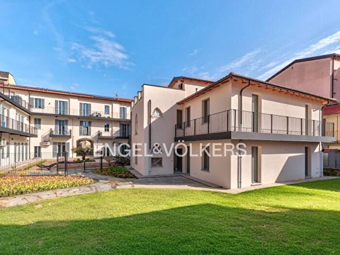 Casa quadrilocale in vendita in Via Azzone Visconti, Lecco