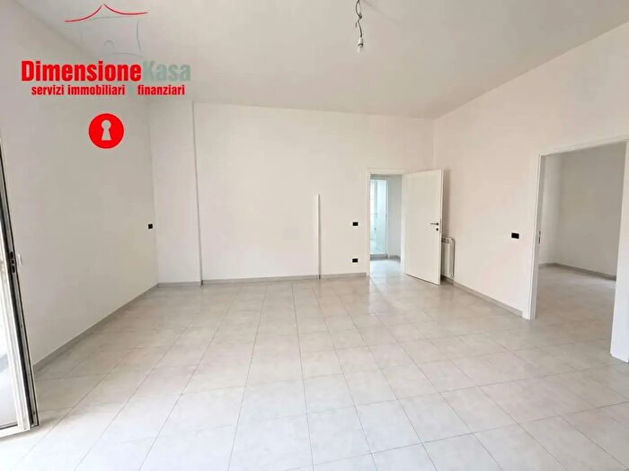 Appartamento trilocale in affitto in Via Maddaloni, San Felice A Cancello