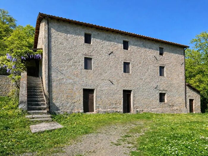 Casa con 13 locali in vendita in Galeata