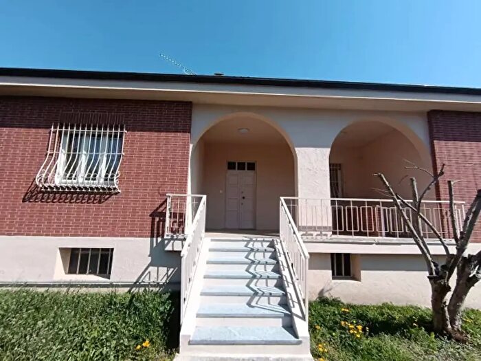 Casa quadrilocale in affitto in Via Giuseppe Garibaldi, Cossombrato