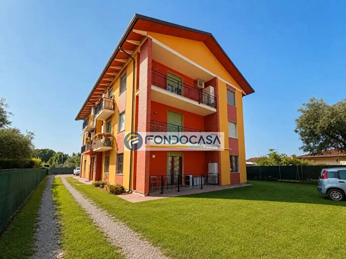 Appartamento trilocale in vendita in Via Gioconda, Massa