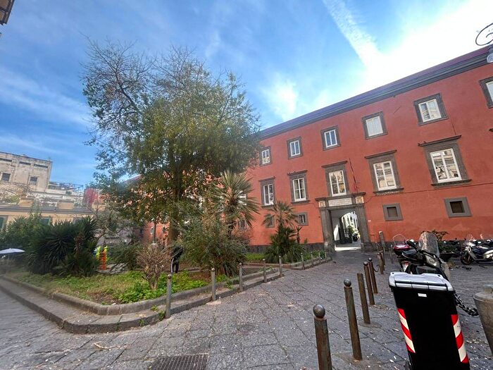 Appartamento monolocale in affitto in Vico Donnaregina, Tribunali, Napoli