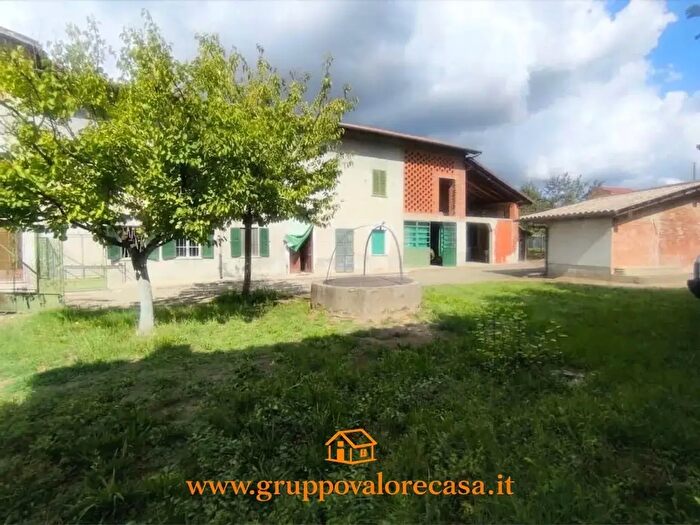 Casa con 6 locali in vendita in Rivalta Bormida
