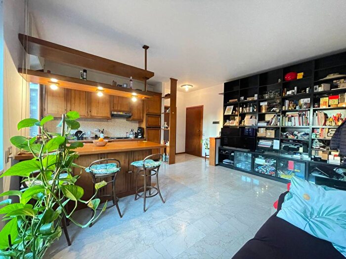 Appartamento bilocale in affitto in Viale San Gimignano, Lorenteggio, Milano
