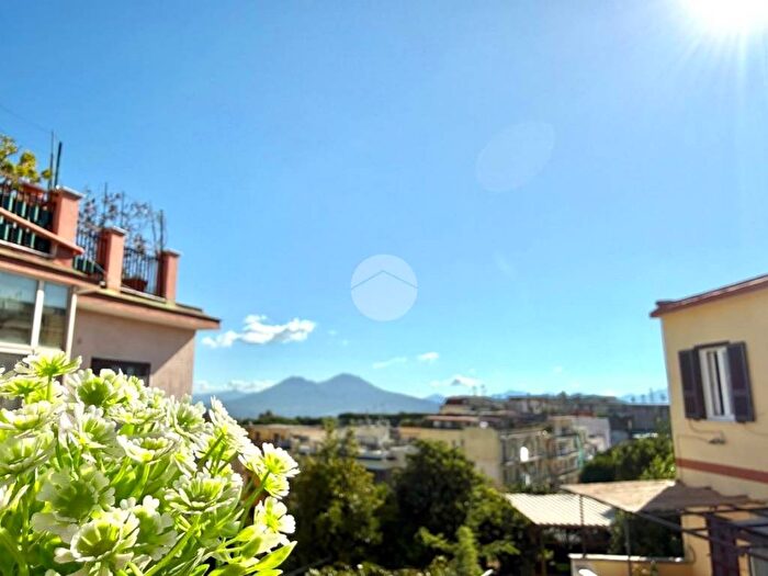 Appartamento trilocale in vendita in Via Leonardo Bianchi, Zona Ospedaliera, Napoli