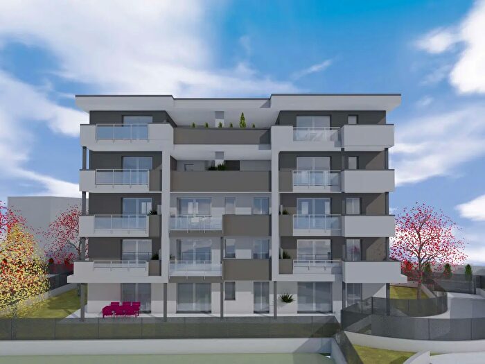 Appartamento quadrilocale in vendita in Via Turati, Erba