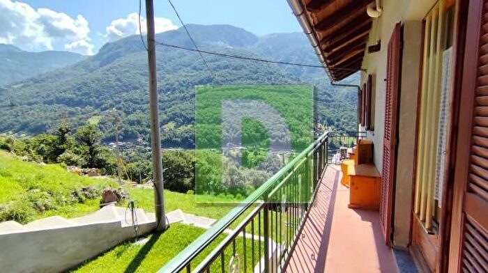 Appartamento trilocale in vendita in Strada Regionale di Perloz, Perloz