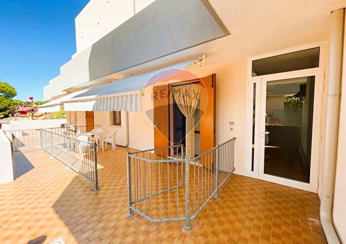 Appartamento trilocale in vendita in Via dei Salici, Rosolina