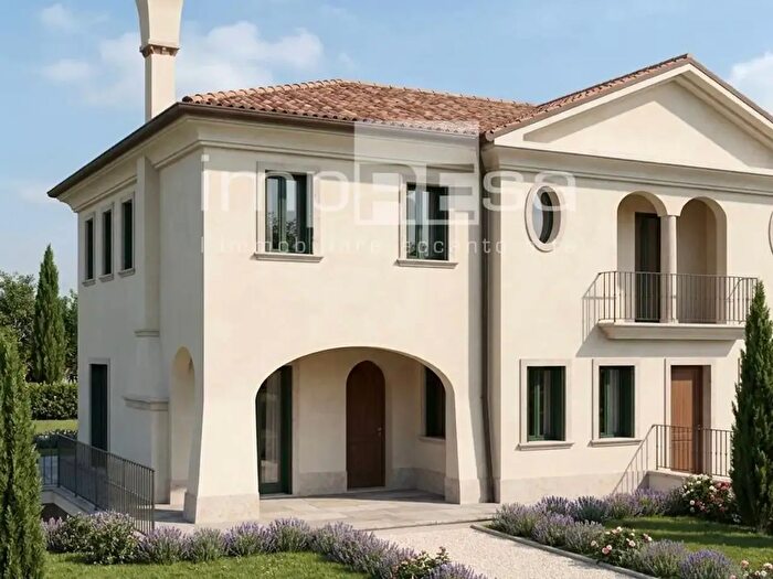 Casa con 5 locali in vendita in Paese