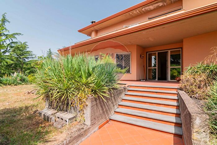 Casa con 9 locali in vendita in Mascalucia