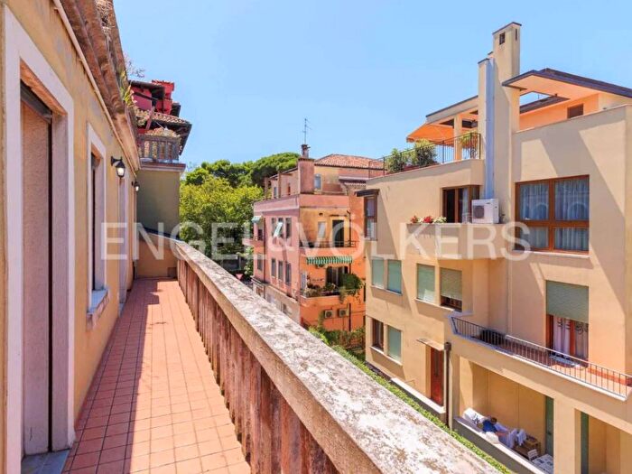 Appartamento quadrilocale in affitto in Via Famagosta, Lido di Venezia, Venezia