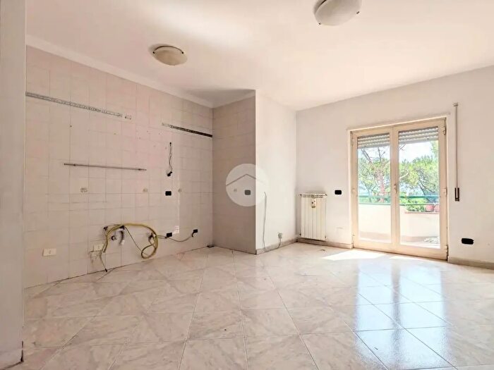 Appartamento trilocale in vendita in Via Enrico De Nicola, Melito Di Napoli