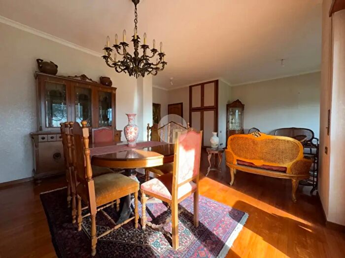 Appartamento quadrilocale in vendita in Via d Jachino, Roma