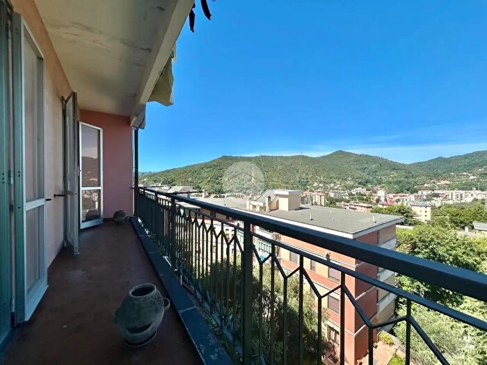 Appartamento con 5 locali in vendita in Via Rusca, Savona