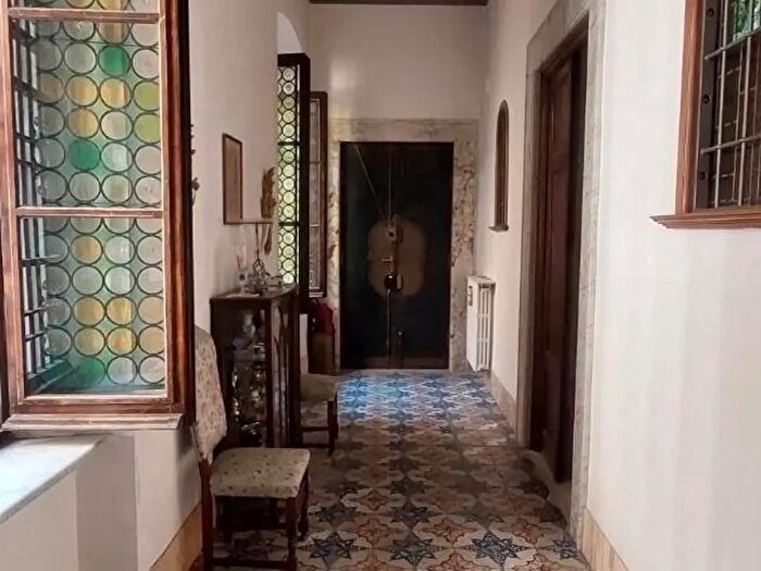 Appartamento con 9 locali in vendita in Carrara