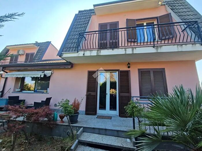 Casa con 6 locali in vendita in Maretto