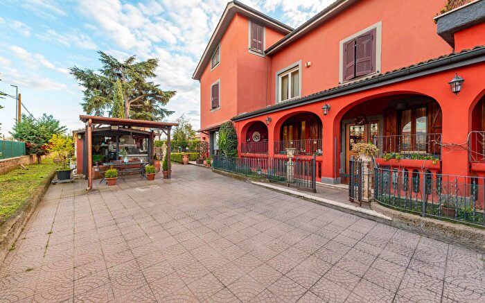 Casa con 8 locali in vendita in Via SantElpidio a Mare, Roma