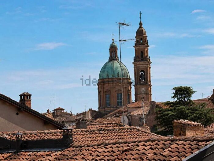 Appartamento trilocale in affitto in Corso Giuseppe Garibaldi, Centro Storico, Reggio Emilia
