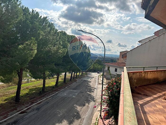 Casa con 7 locali in vendita in Viale Belice Snc, Poggioreale