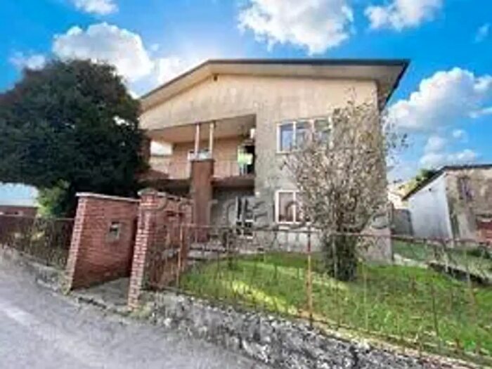 Casa con 10 locali in vendita in Via Rossini, Cerea