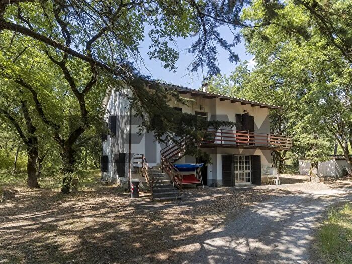 Casa con 7 locali in vendita in Localita' Bertoni Snc, Castiglione Del Lago