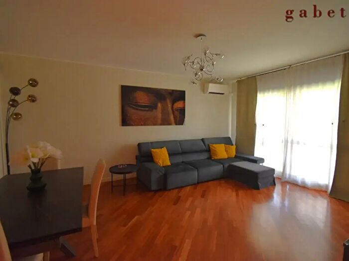 Appartamento trilocale in vendita in Via Volta, Magenta
