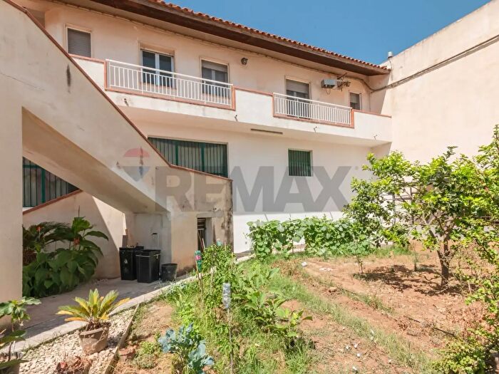 Casa con 8 locali in vendita in Cda Vigna del Conte, Comiso