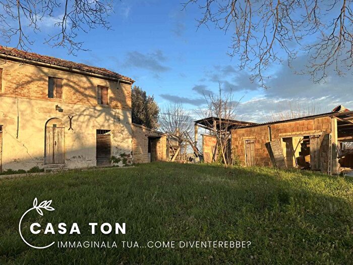 Casa con 5 locali in vendita in Ostra