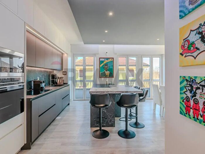 Appartamento con 5 locali in vendita in Corso della Vittoria, Novara