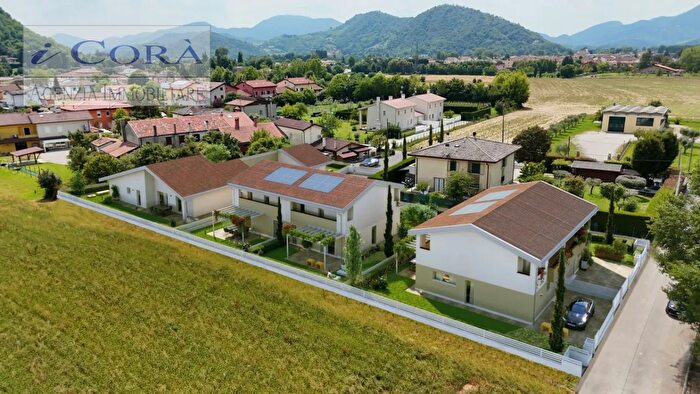 Casa con 5 locali in vendita in Via Selvatico, Teolo