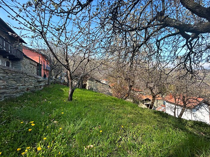 Casa quadrilocale in vendita in Frazione Chioraira, Ormea
