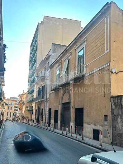 Appartamento con 6 locali in vendita in Traversa Maresca, Torre Annunziata