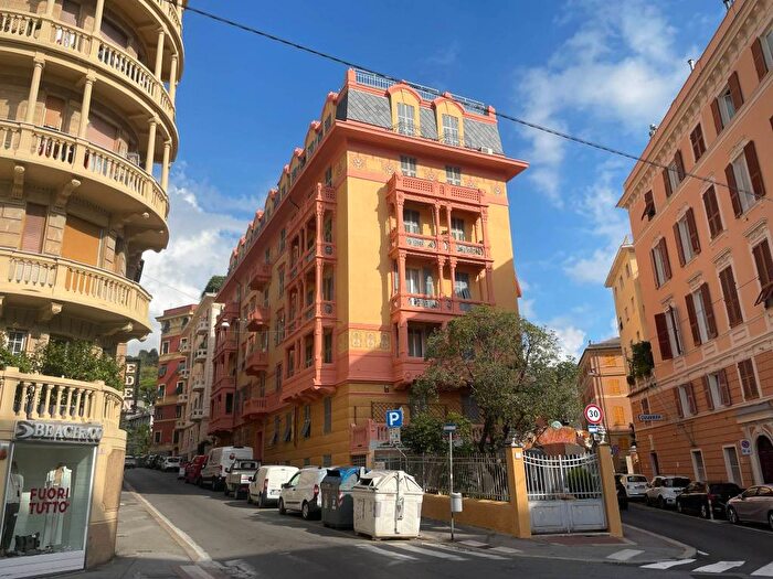Appartamento con 5 locali in vendita in Via Pavia, Pegli, Genova