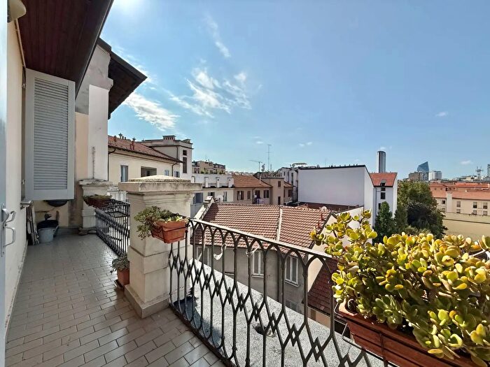 Appartamento trilocale in affitto in Milano