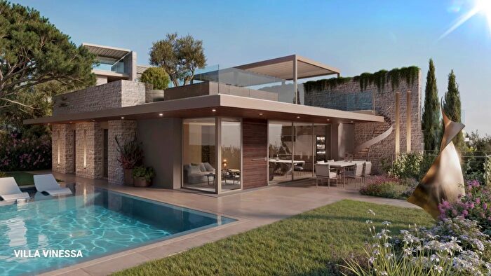 Casa con 5 locali in vendita in Strada Rondinelli Snc, Peschiera Del Garda