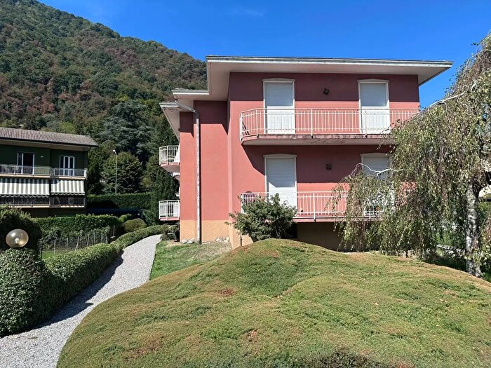 Appartamento trilocale in vendita in Via Don Orsenigo, Valbrona