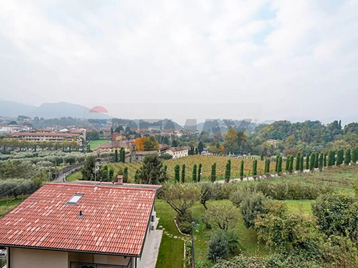 Appartamento quadrilocale in vendita in Via Cerro, Sarnico