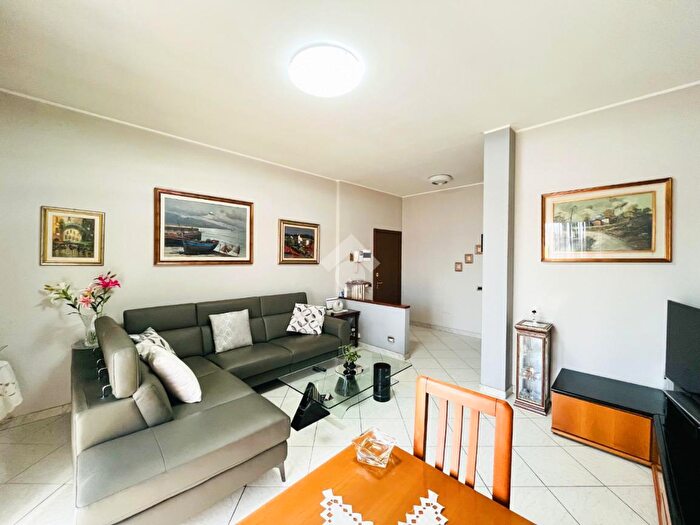 Appartamento trilocale in vendita in Via Vittorio Veneto, Nova Milanese