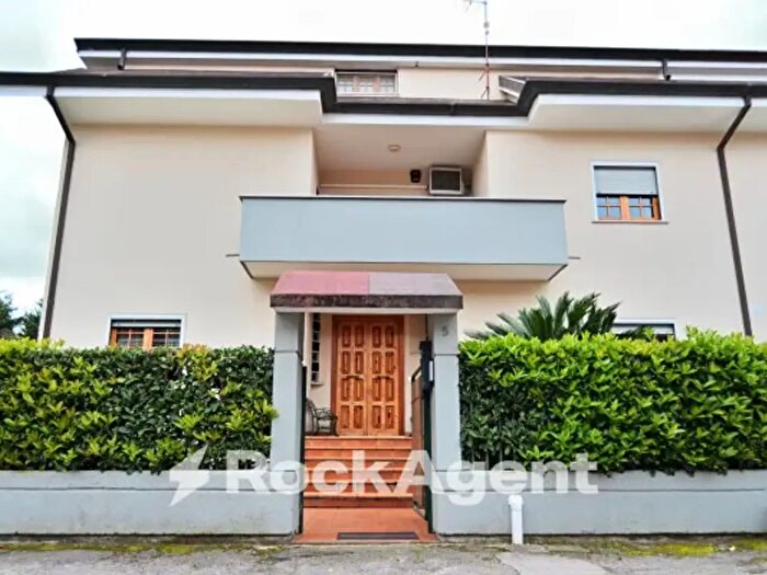 Casa con 6 locali in vendita in Via Ombrone, Latina