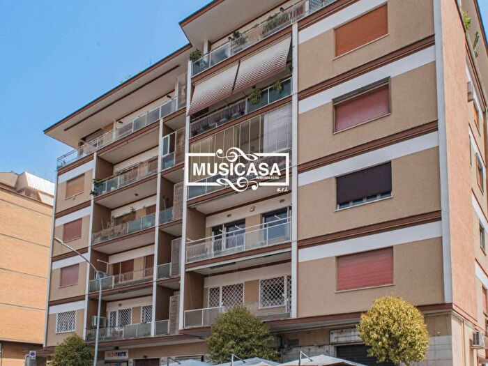 Appartamento quadrilocale in affitto in Viale di Villa Pamphili, Monteverde Vecchio, Roma