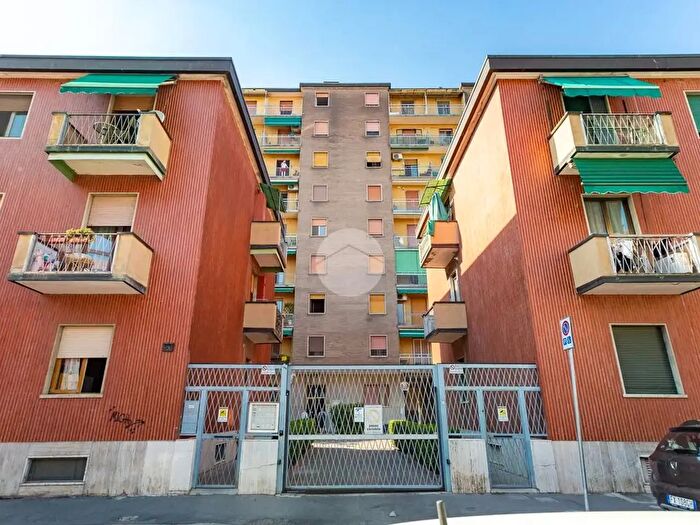 Appartamento trilocale in vendita in Via Riccione, Milano